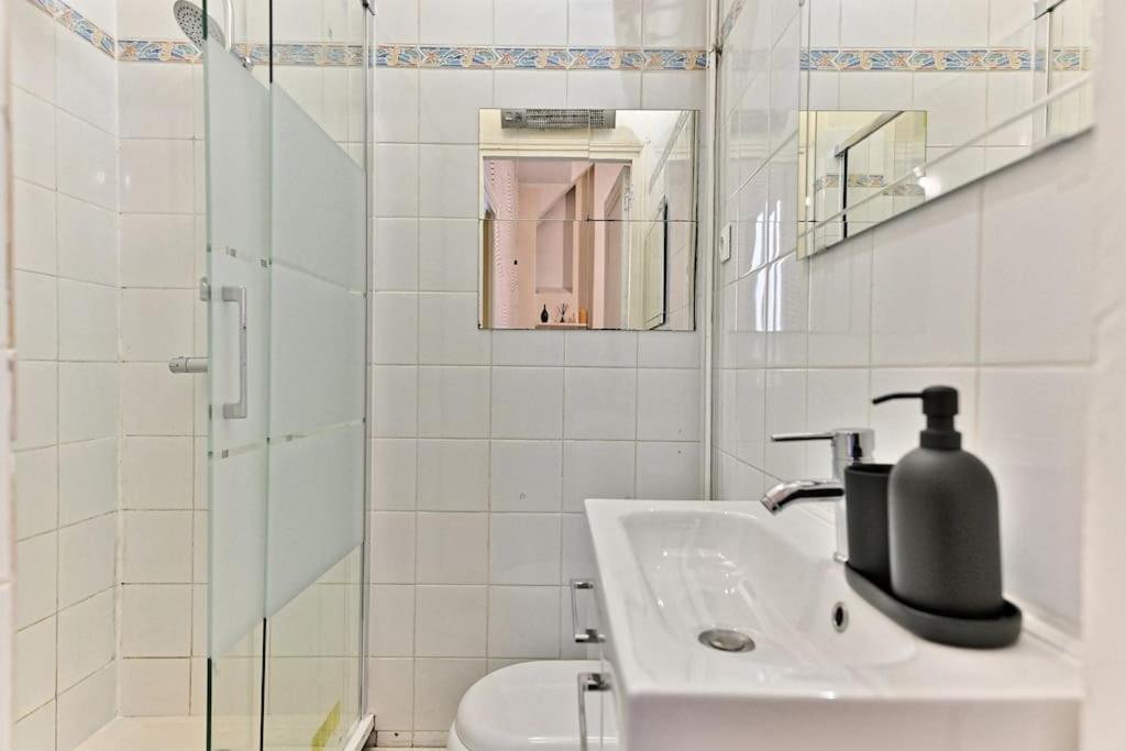 Apartment Rez-de-chaussee Montparnasse -ii *